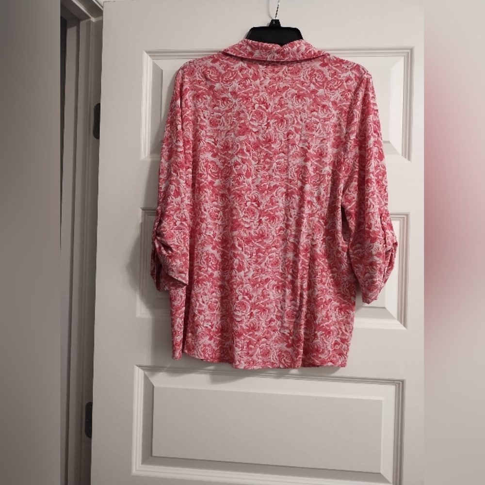 🟢3/$11 Floral Pink Women's Top - Picture 3 of 10